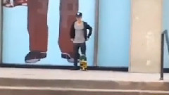 Justin Bieber Falls Skateboarding In NYC!