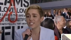 2013 AMAs Miley Cyrus Red Carpet Interview