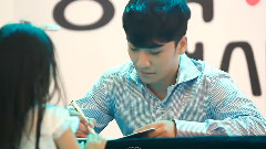 Seungri Final Autograph Session 01