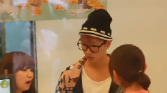 EUNHYUK TLJ面包店打工26