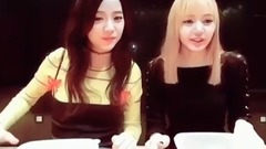 可爱LISA+JISOO的吃播