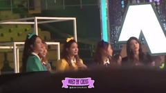 台下落座、看表演部分和Red Velvet 一起