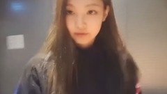 JENNIE在练习室的直播 中文字幕