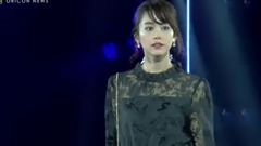 【TGC2017AW】桐谷美玲、シースルーコーデで大人の魅了振りまく