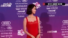 第一届The Seoul Award颁奖礼林允儿红毯新闻视频cut8