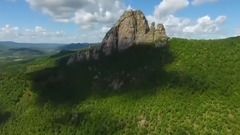 呼伦贝尔草原 巍峨群山