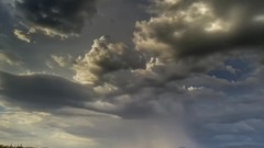 沙漠地区暴风雨的壮观景象