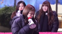 BLACKPINK的LISA和JENNIE和ROSE超近镜表演