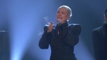 Christina Aguilera,克里斯蒂娜·阿奎莱拉 - Fall in Line现场版