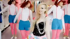 Avril Lavigne - Hello Kitty