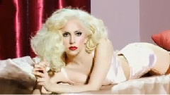 Lady Gaga 'Dung Tay Bop Ngực' Tren Tạp Chi