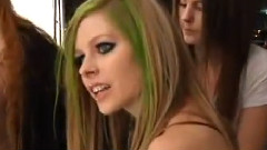 Avril Lavigne - Smile