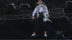 Psy Flew In Concert By Wire