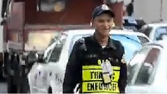 Filipino Traffic Cop Doing His Job Like A Boss!