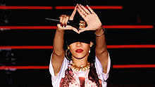 Rihanna - Hackney Weekend 2012 Completo