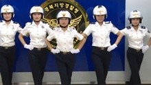 蜡笔团 - 韩国制服女警逆天模仿蜡笔团神曲《Bar Bar Bar》