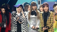  - 2NE1 一位受赏 SBS人气歌谣 13/12/01