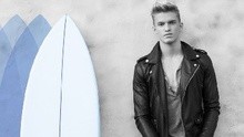 Cody Simpson - Surfboard