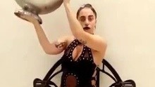 Lady Gaga - Lady Gaga挑战头浇冰水