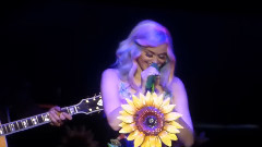 Katy Perry Phones Her Mum On Mother's Day During Her Prismatic World Tour