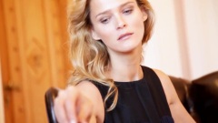 Making of Fall Winter 2010 Hoss Intropia Lookbook With Carmen Kass