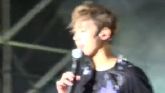 长直发的她