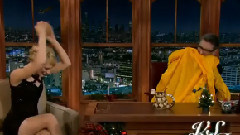 Beth Behrs做客The Late Late Show