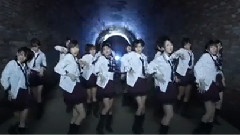 制服が邪魔をする