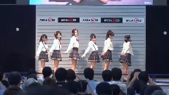 制服の羽根