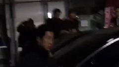 演唱会结束 上车挥手