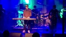  - 手牵着手 Live版