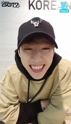 V App 现实男友金Mark