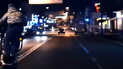 美女街头摩托特技