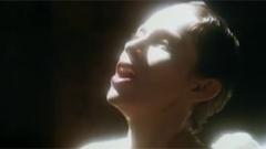 Annie Lennox - Keep Young and Beautiful