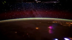 从空间站观看地球的夜晚
