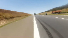 曼岛TT冠军车手乡间公路飚车