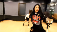 黑丝小妞模仿Blackpink舞蹈