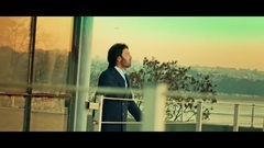 Bir Adam Ağlıyor