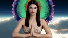 Kendall Jenner《LOVE》杂志圣诞月日历小短片