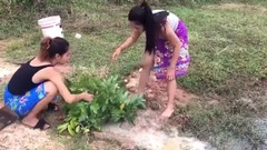 Hai cô gái đặt lồng thực sự đánh bắt cá lớn