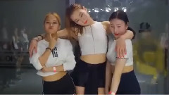 女孩热舞