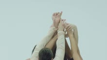 Tsörf - Hold On To Me
