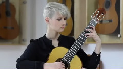 古典吉他手Stephanie Jones惊艳演奏Adagio BWV 1001