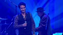 Pat Monahan Performs 