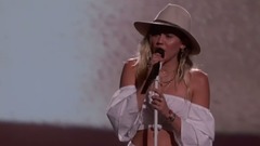 Malibu (Live 2017 Billboard Music Awards)