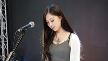  - 美女翻唱《至少还有你》好听！
