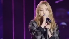 Taeyeon and her ear Mic