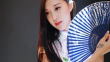  - 美女翻唱经典《情深深雨蒙蒙》