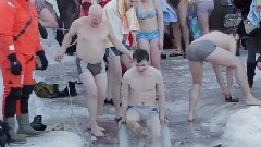 Купание в проруби 2013