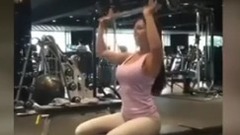 钢管舞秀倒立一字马 韩国靓妞健身炫逆天柔术